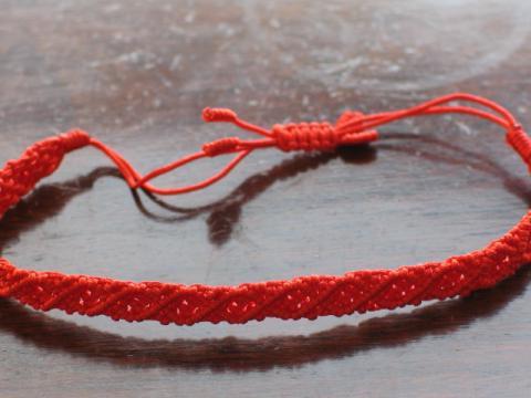 Cabala: un fir roșu - un amulet de protecție din ochii răi și spirite rele
