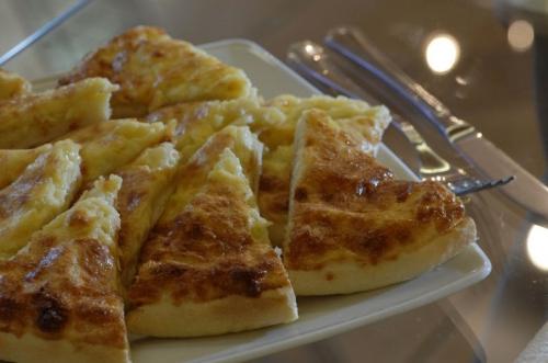 Khachapuri Megrelian - prăjituri delicioase pline cu brânză