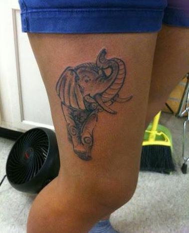 tatuajul unui elefant pe picior