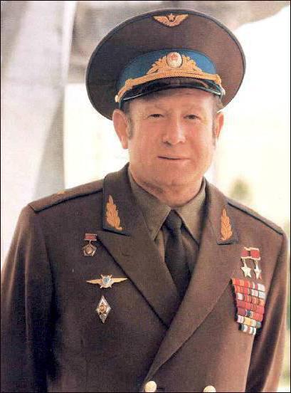 Cosmonautul sovietic AA Leonov: biografie, fotografie