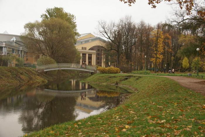 Grădina Tauriană în orele de deschidere din St. Petersburg