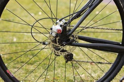 Ajustarea frânelor pe disc pe bicicletă: caracteristicile procesului